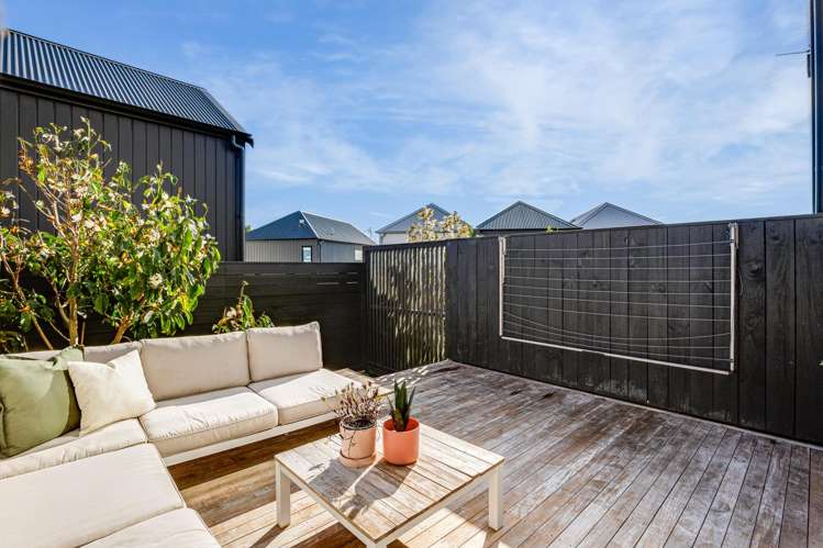 10/6 Oswald Crescent Paparangi_9