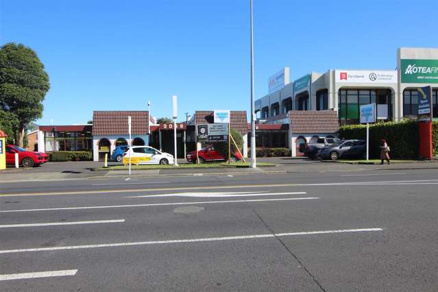 Central New Lynn, Main Road Location, Opp.LynnMall