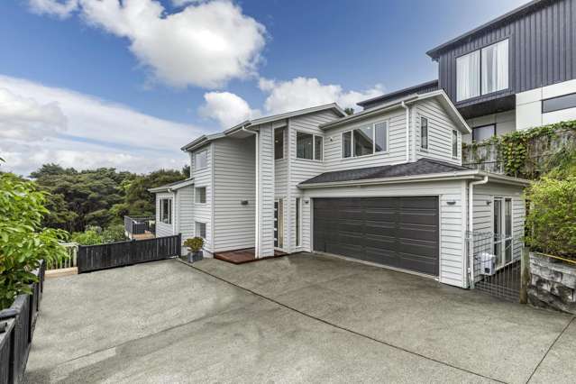 In zone for Rangitoto College - just steps away