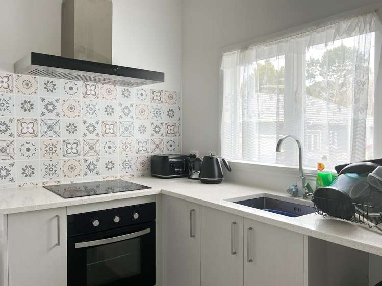 2178 Great North Road 10016_4