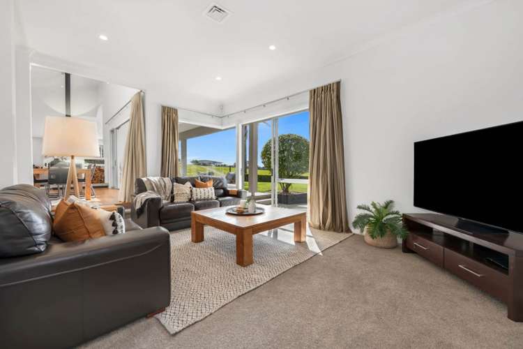 9 Intrepid Crescent Beachlands_12