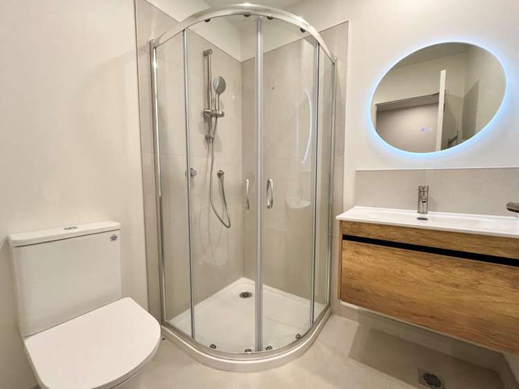 16/9 Aeroview Drive 1603_10