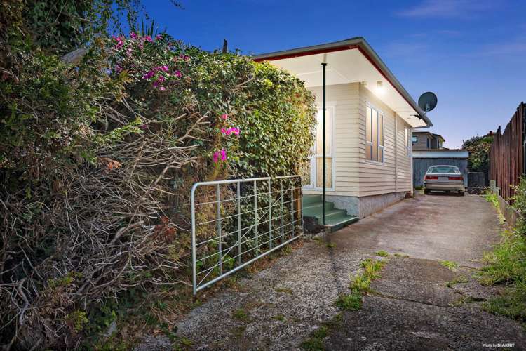 53 Routley Drive Glen Eden_10