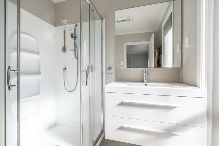 12 Cabourne Drive Glenview_15