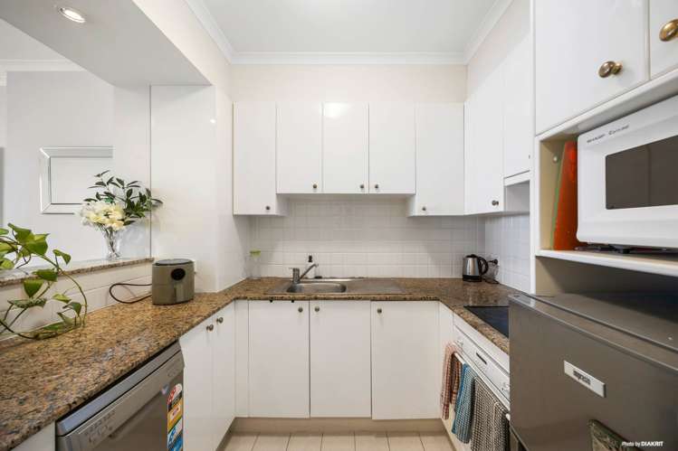 1702/8 Albert Street City Centre_6