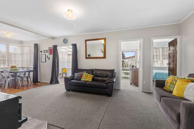 76 Wilkie Crescent Naenae_4