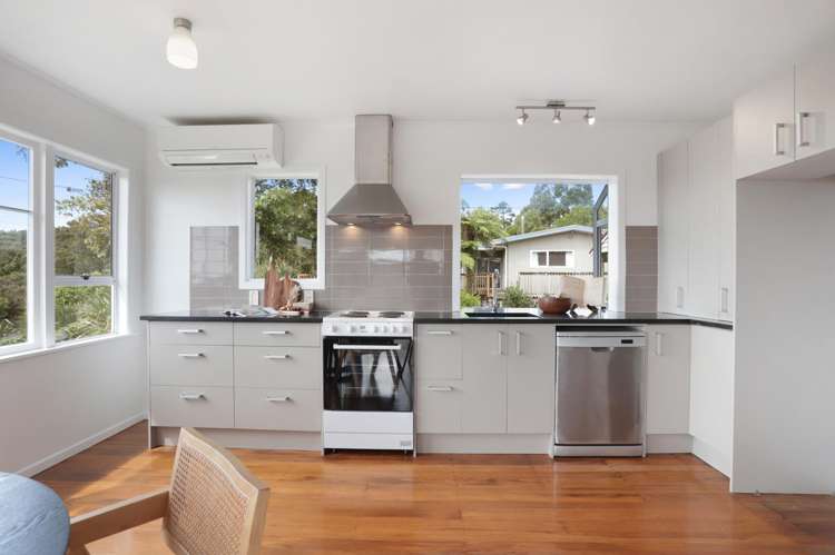 69 Shetland Street Glen Eden_13