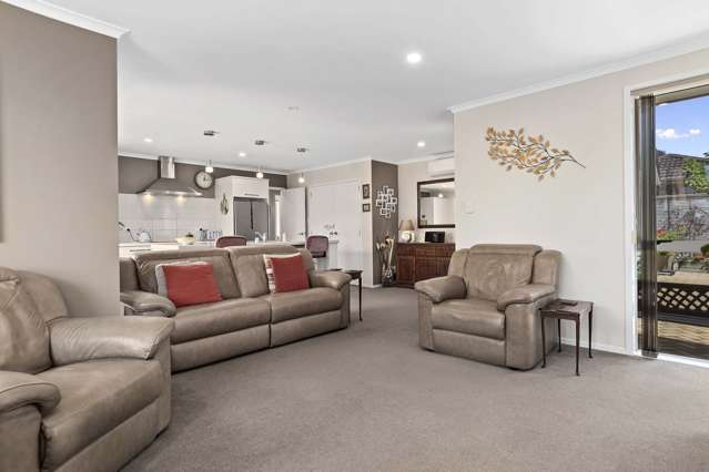 8 Barossa Way Brookfield_2