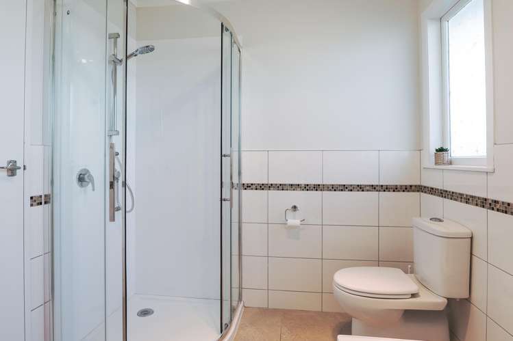 7 Karamea Grove Wainuiomata_14
