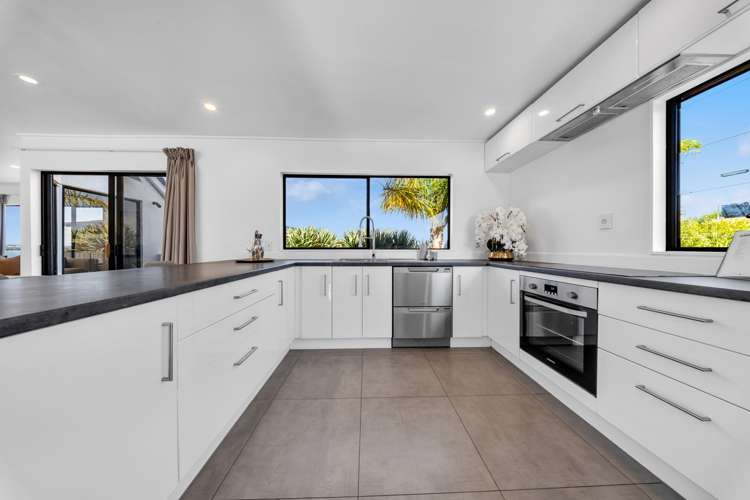 2/17 Lynton Road Bucklands Beach_11