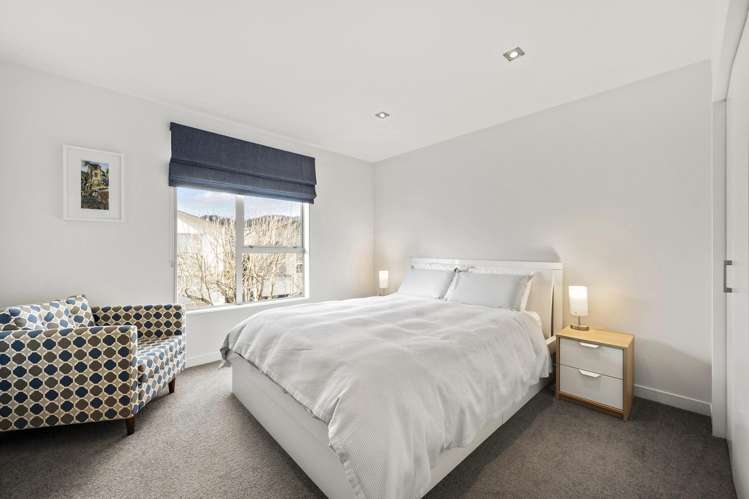 1/3 Severn Street Island Bay_5