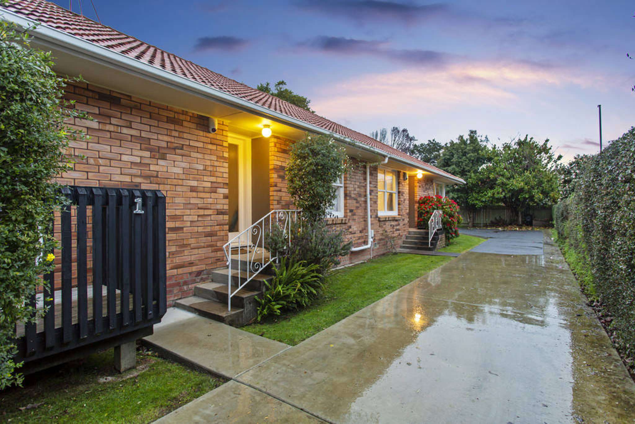 300 people, two brick and tile units: Aucklanders go nuts for granny flats