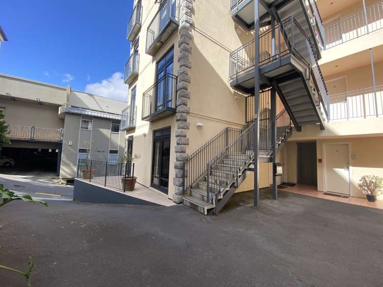 1C/-27 FALCON Parnell_6