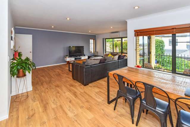 8 Cairnsvale Rise Manurewa_1