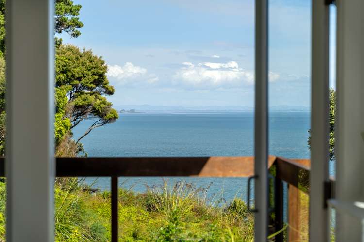 8 Herrings Cove Place Titirangi_29