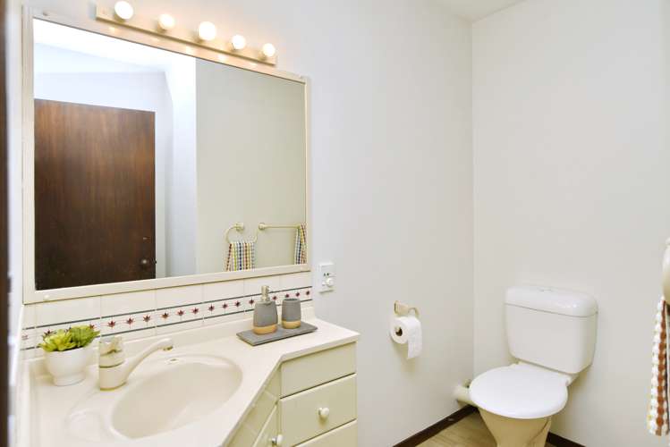 22d Yellowstone Crescent Burwood_24