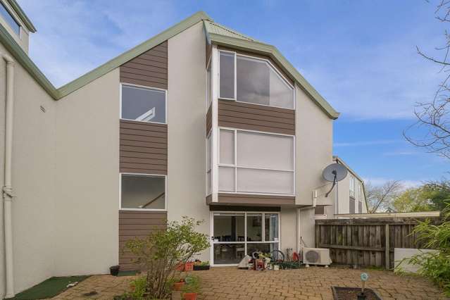 3/4 bedroom townhouse in Riccarton!!