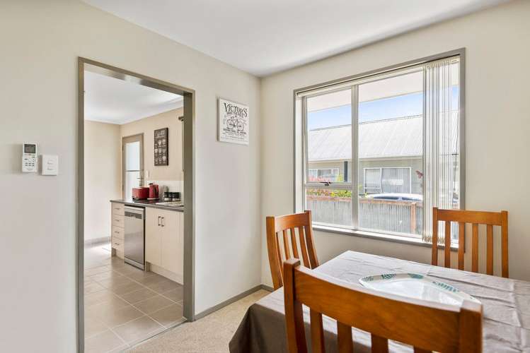 2/4 Stedley Place Heathcote Valley_3