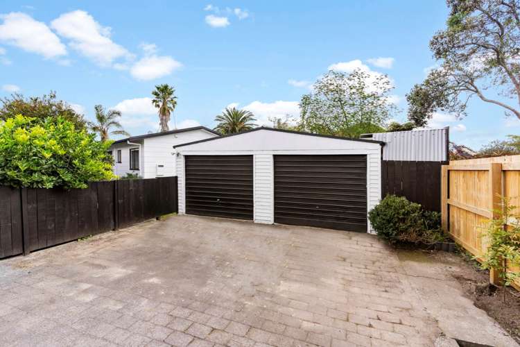 1/10 Clinton Avenue Te Atatu Peninsula_13