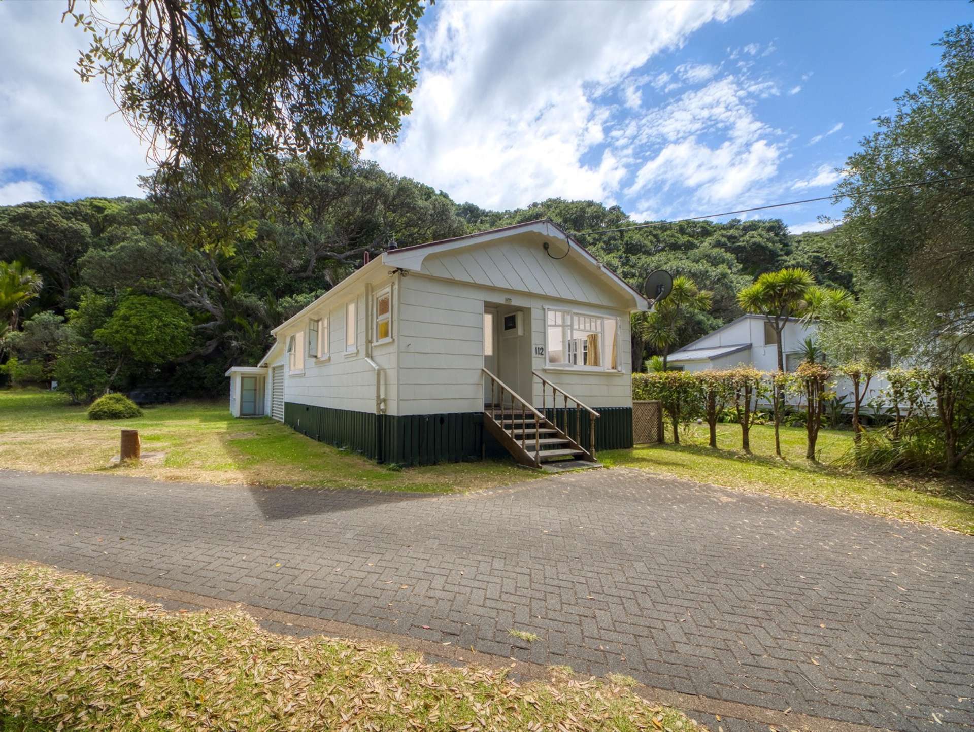 112 Garden Road Piha_0