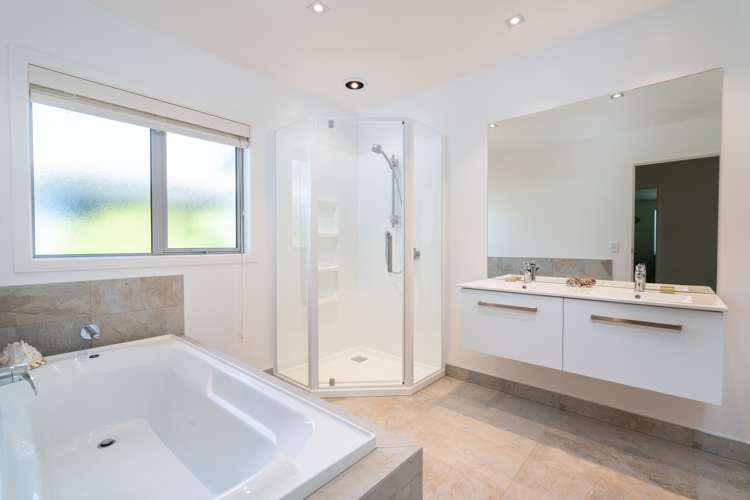 4 Noumea Drive Rangatira Park_18