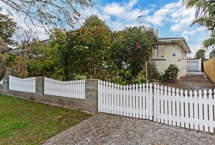 73 Cobham Crescent Kelston_17