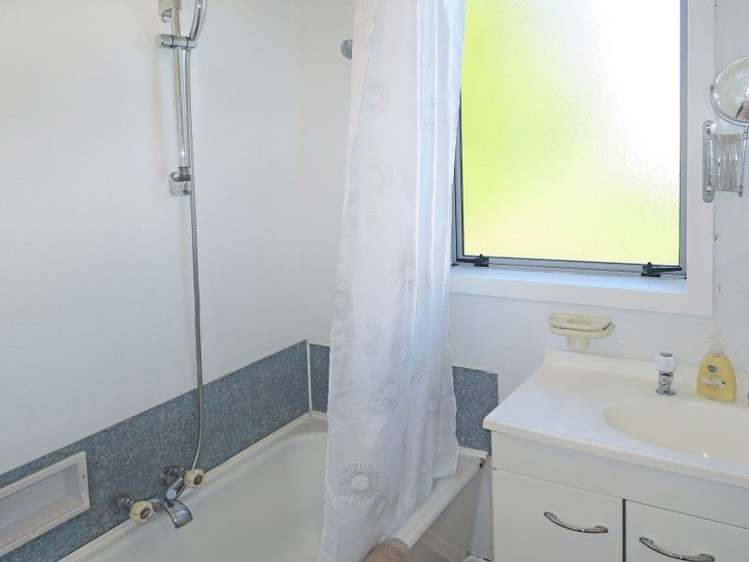 23 Main Road Owaka_11