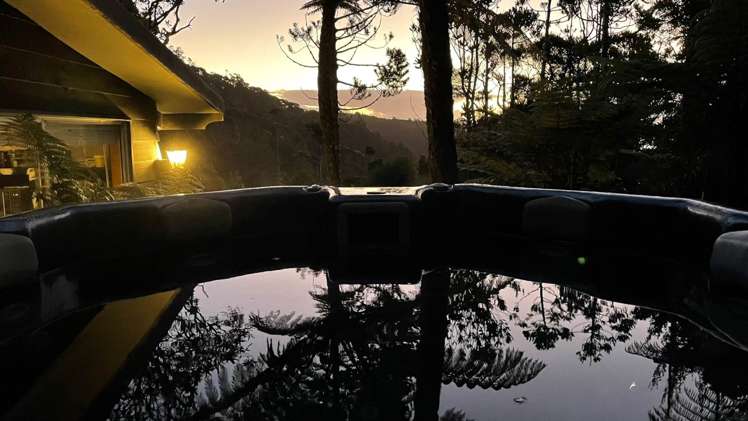 107 Lone Kauri Road_0