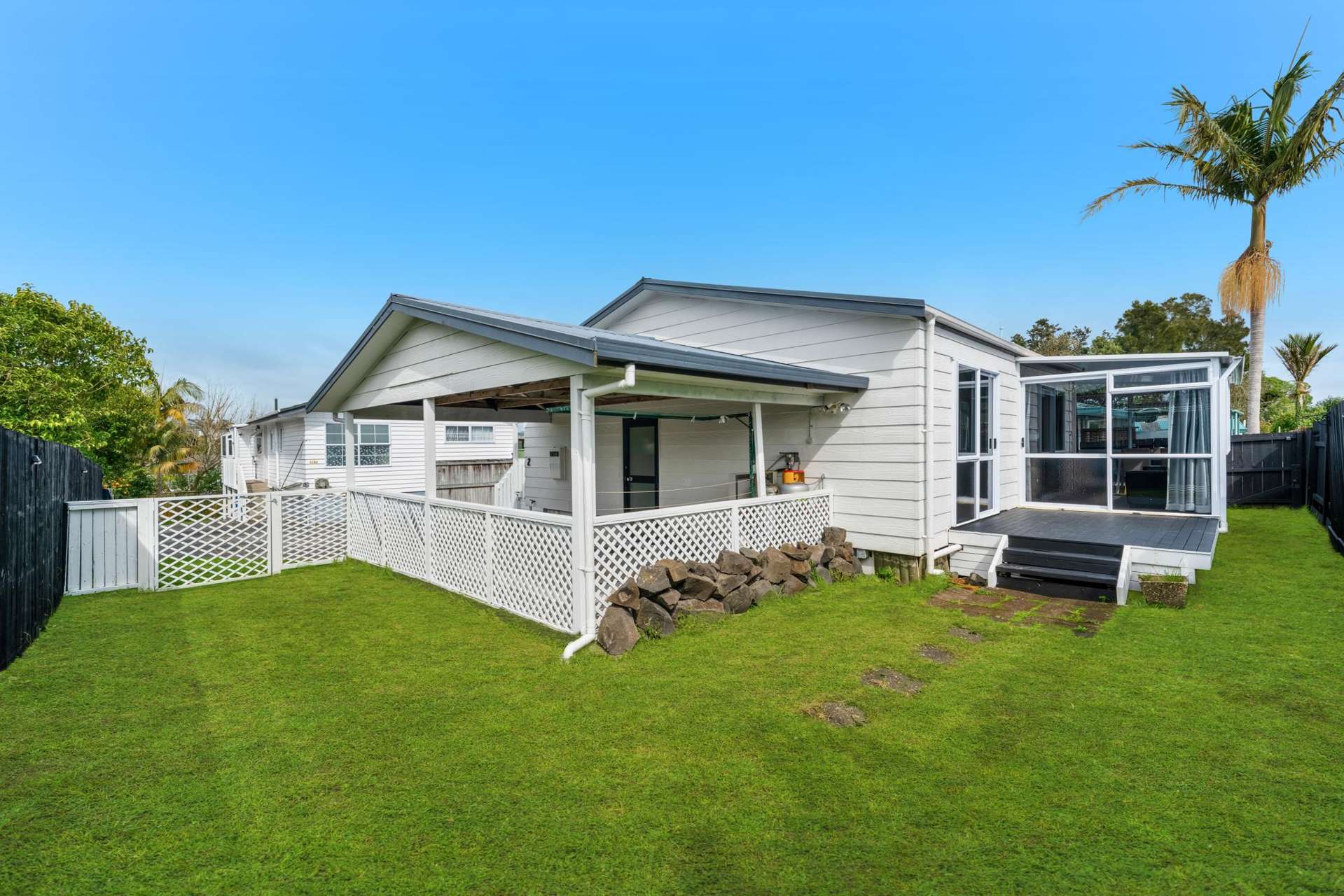 2/52 Waitaki Street Henderson_0
