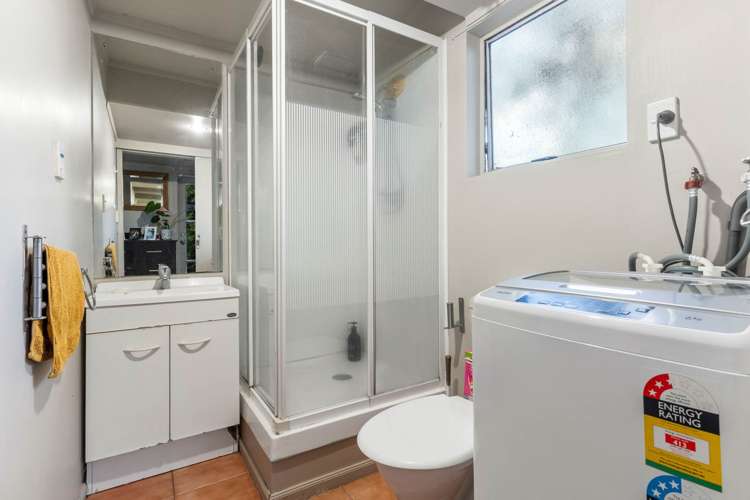 2/41 Challen Close Conifer Grove_21