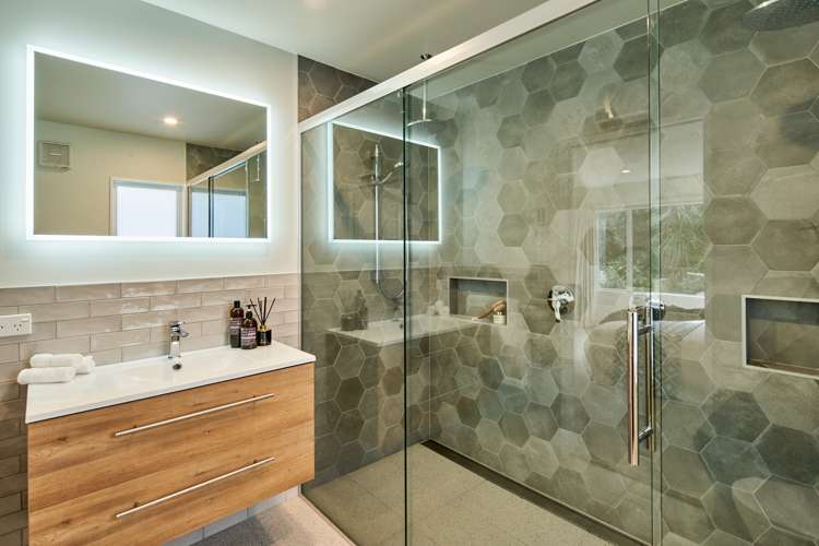 44 Cheviot Road Lowry Bay_11