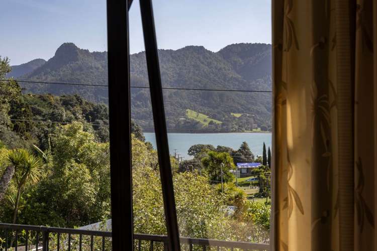 1093 Huia Road Huia_13