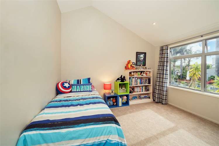 11 Courtneys West Harbour_24