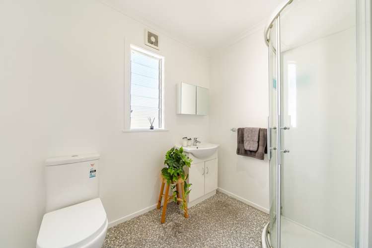 37 Plunket Avenue Petone_12