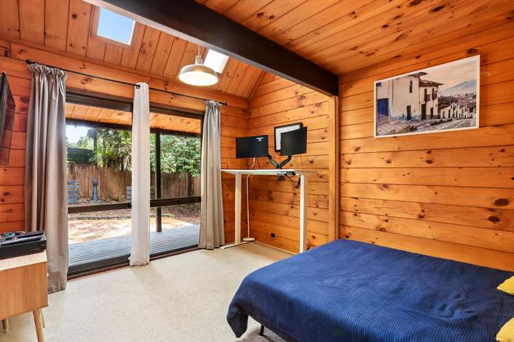 566 Scenic Drive Waiatarua_10