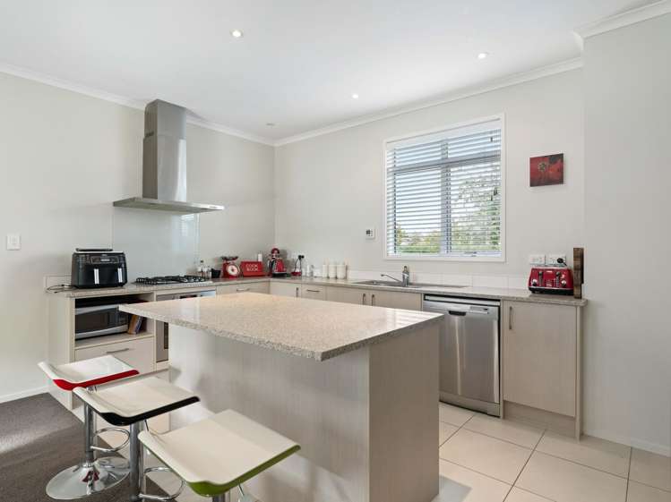6 Thornton Green Karaka_5