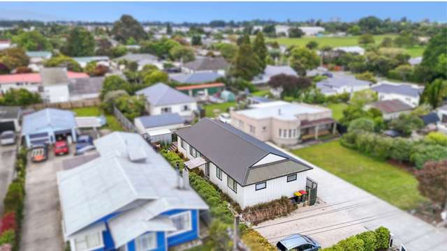 Stylish Modern Living in the Heart of Motueka