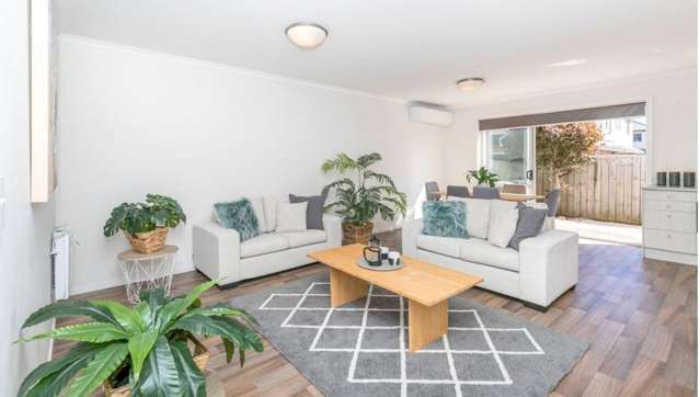 75 Chiefs Court Hamilton East_3