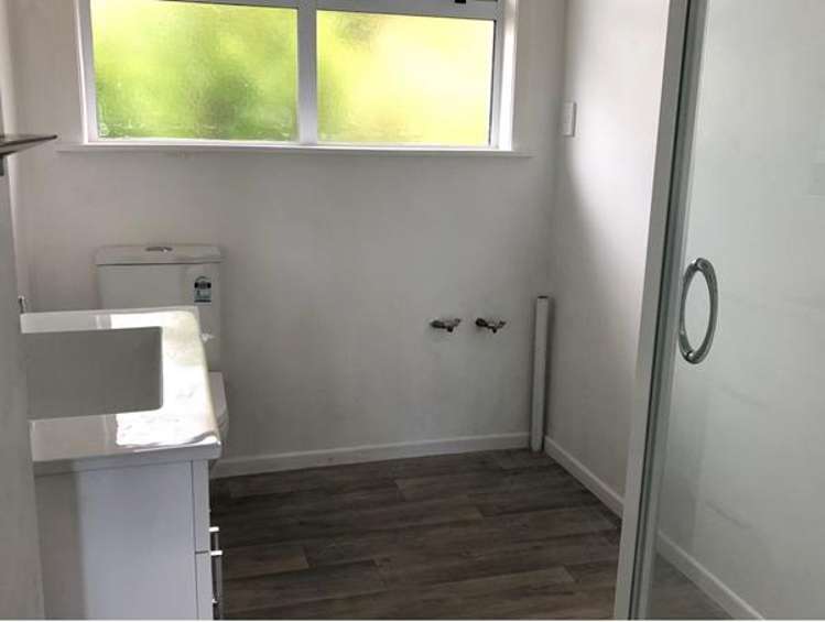 2/34a Parkhill Road Mellons Bay_6