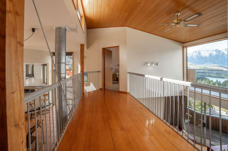 132 Wynyard Crescent Fernhill/Sunshine Bay_6