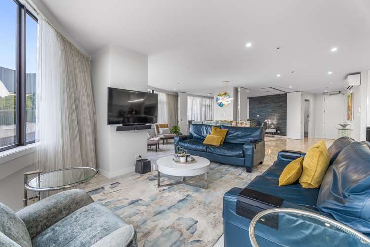 1/10 Shelly Beach Road_5