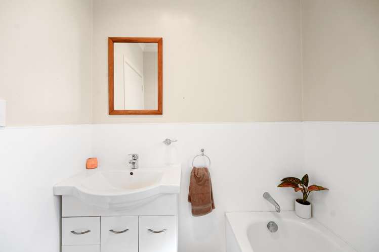 15 Tomin Road Glenview_14