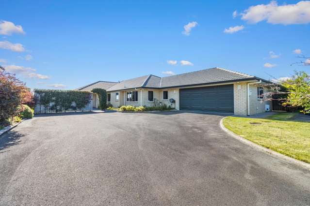 GENEROUS FLOOR PLAN & OFF-STREET PARKING
