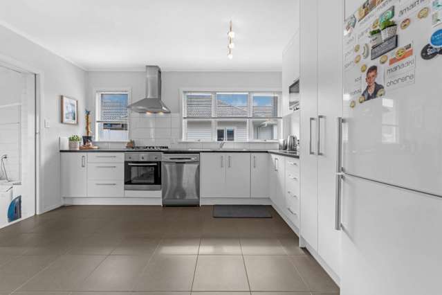 Road frontage, Spacious & Convenient!