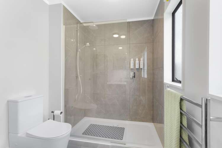 2/24 Leven Lane Totara Heights_11