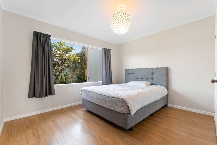 2/48 Mayfair Crescent Mairangi Bay_14