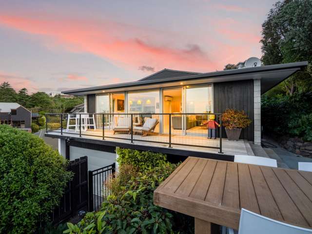 Hillside Haven with Spectacular Views