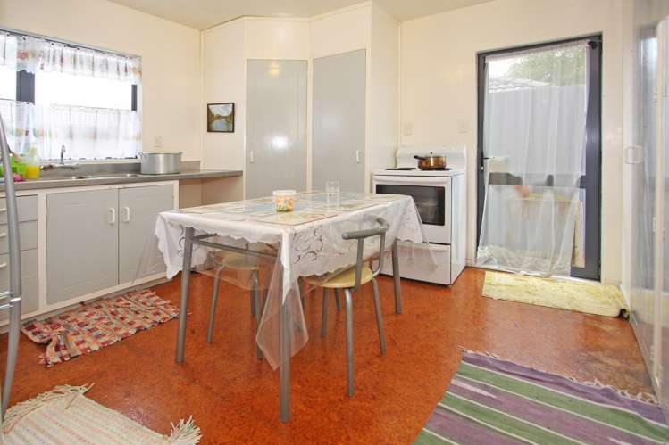 2/49 Clevedon Road Papakura_4