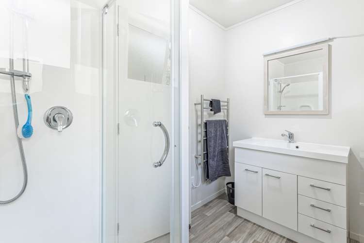 2/6 Helena Street Massey_11