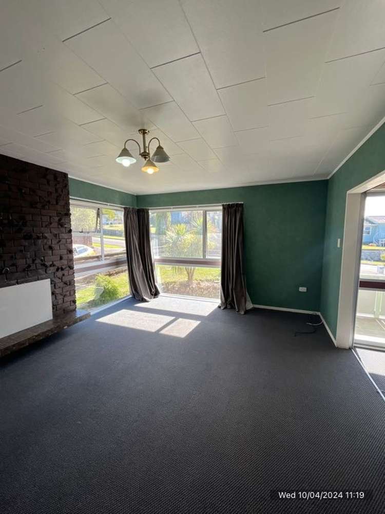 16 Homelands Avenue 10643_3